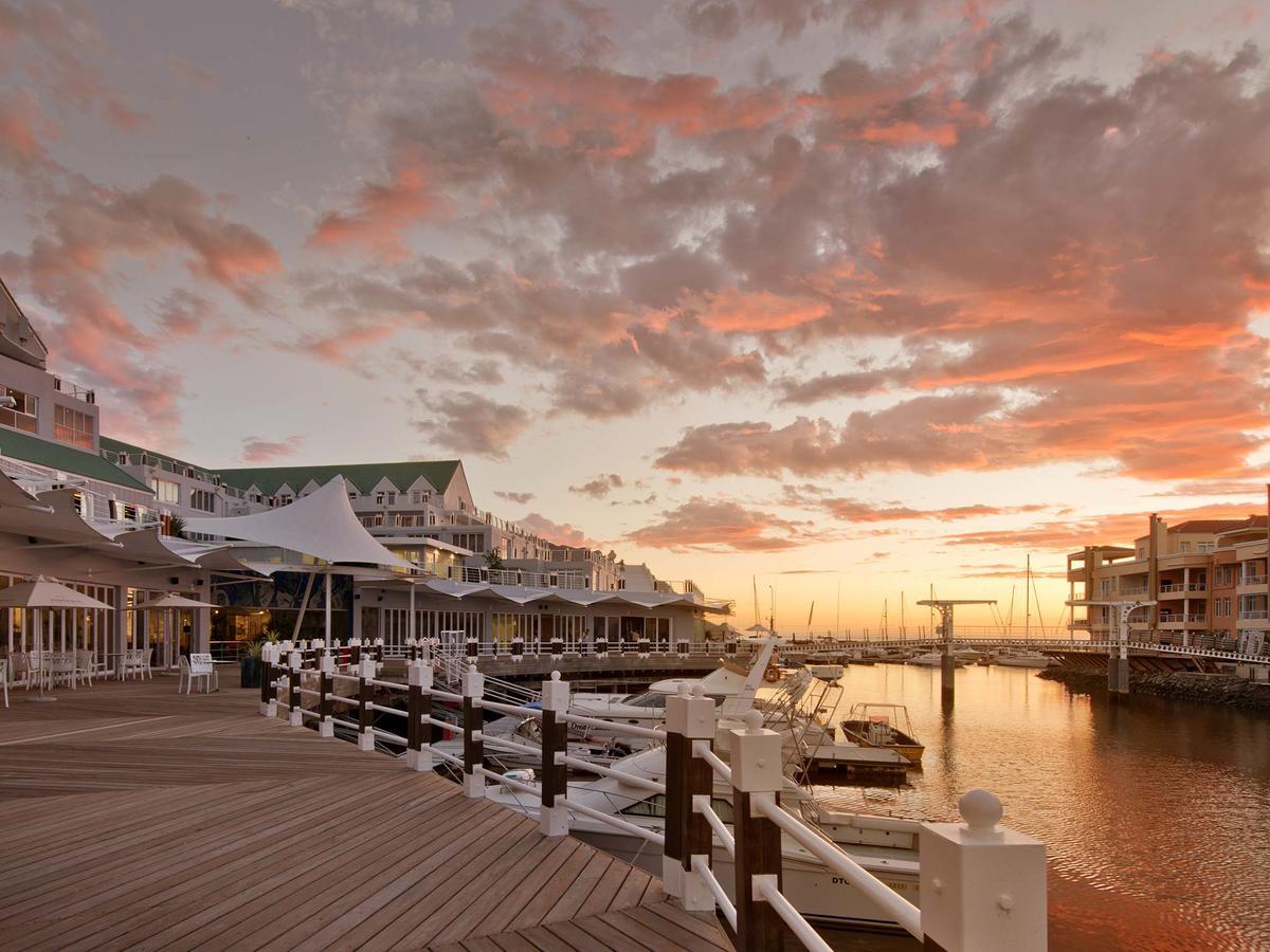 Krystal Beach Hotel Gordonʼs Bay Exterior foto