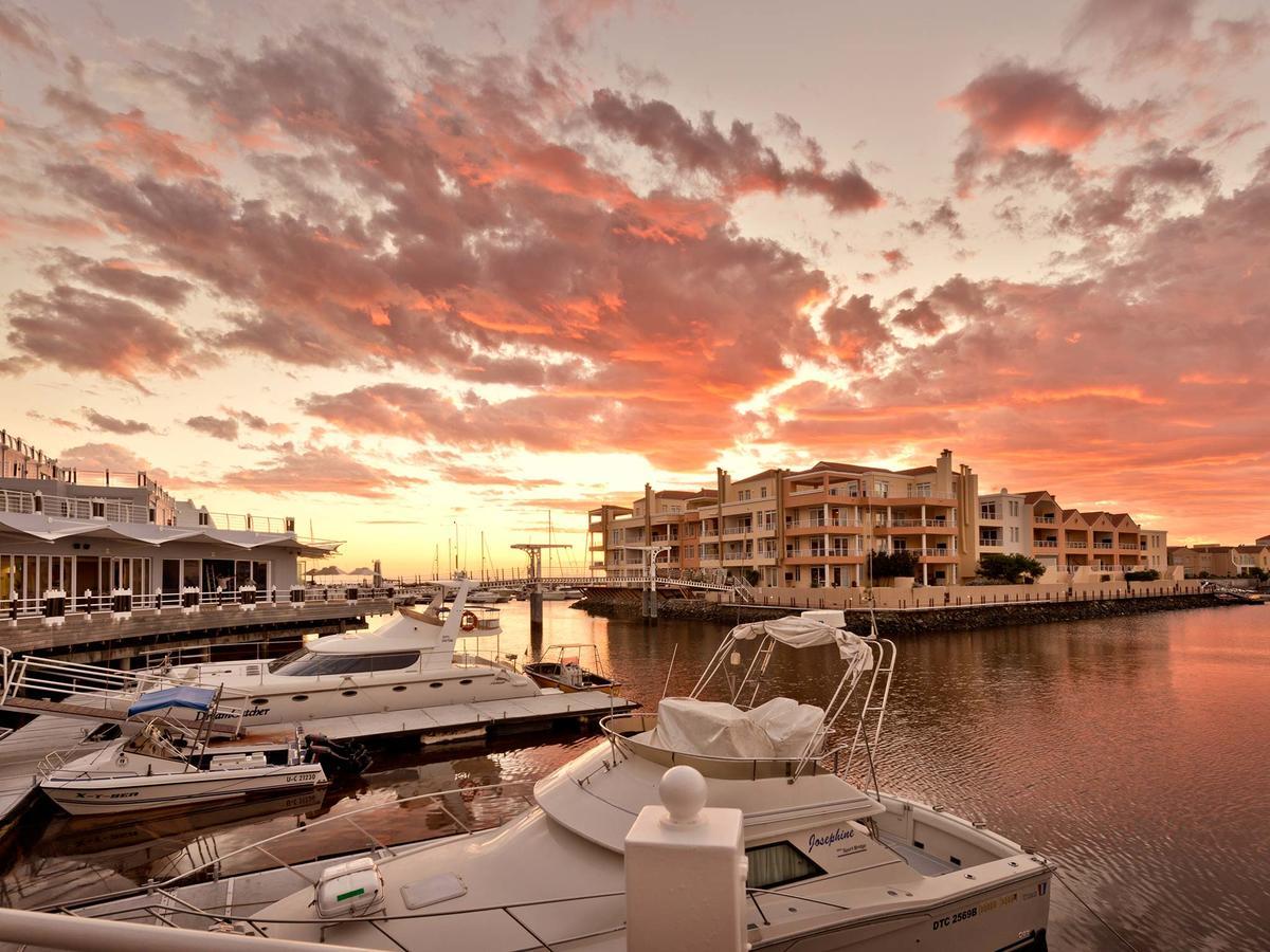Krystal Beach Hotel Gordonʼs Bay Exterior foto